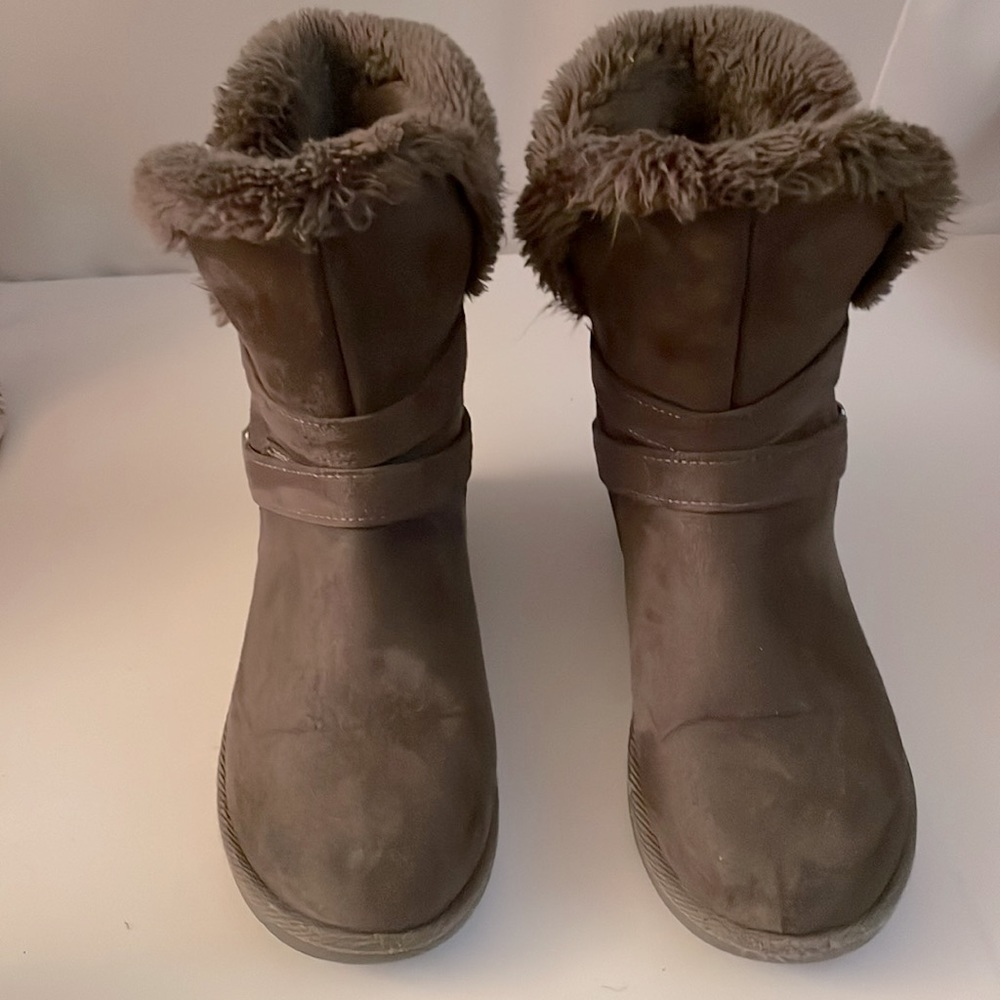 Air walk Winter Boots.